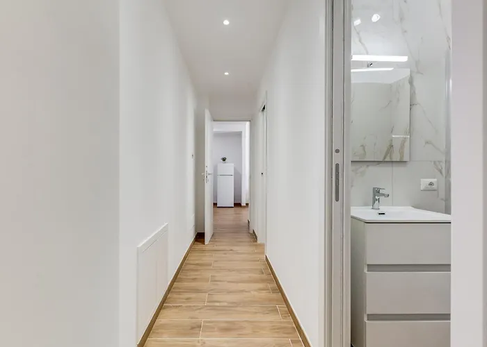 Vatican With 2 Bathrooms And Terrace Apartment