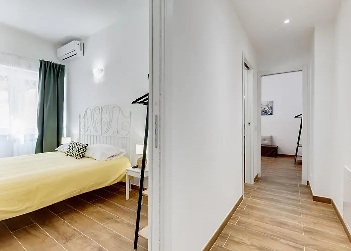 Vatican With 2 Bathrooms And Terrace Apartment